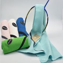 Melhores itens de venda Microfibra toalha de viagem esportiva altamente absorvente com mosquetão